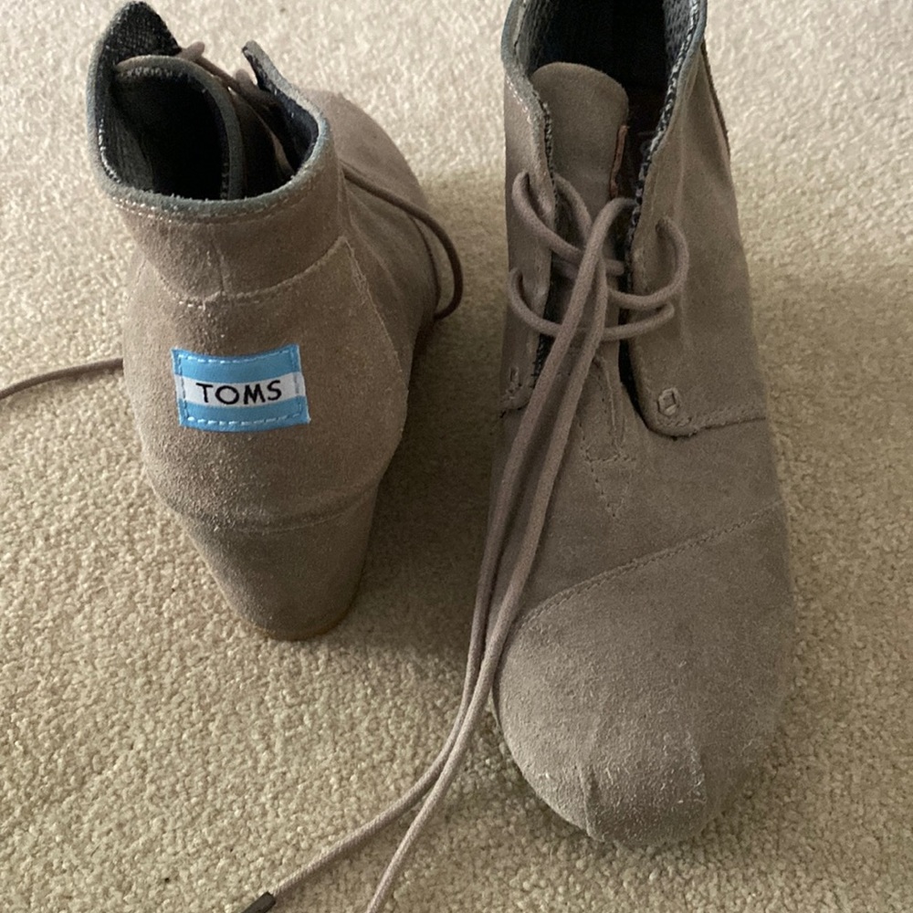 Toms wedges